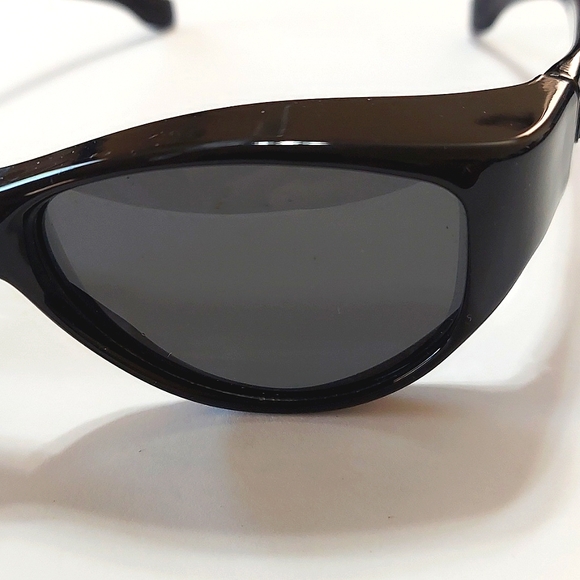 NWOT Jet Black Wraparound Unisex Sunglasses With Dark Grey Lens - Picture 3 of 9